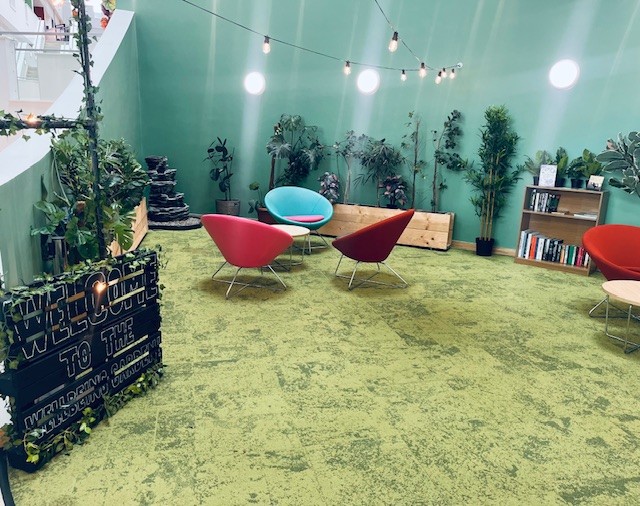 College Wellbeing Garden with plants and seats